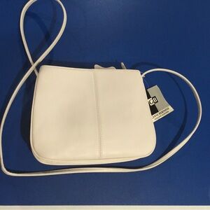 Gianni Bini White Crossbody Bag. Leather